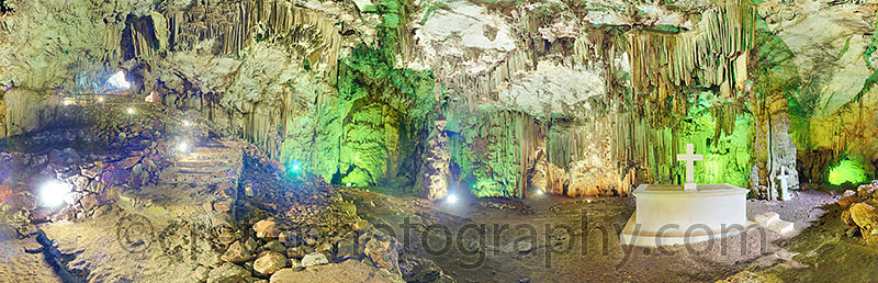 Stalagmites and stalactites 